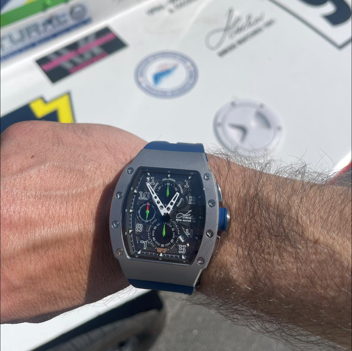 Watch photo 1